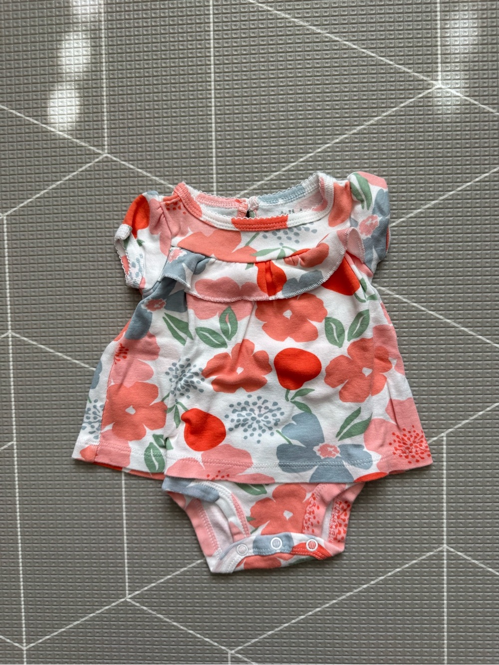 Carters|Baby girl Cute Floral Ruffle Bodysuit onesie dress in Coral & White•••NB